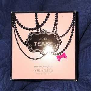 Noir tease purfume